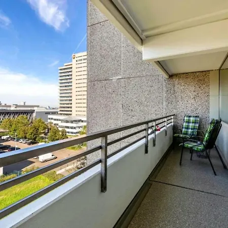 Stunning 1-bed In Apartment *