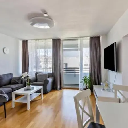 アパート Cozy With Modern Amenities ノイス