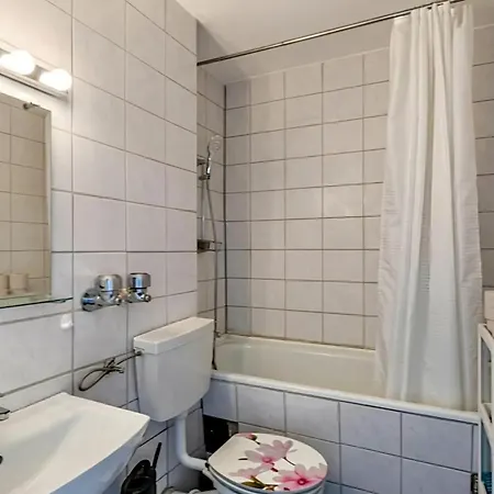 Cozy With Modern Amenities アパート ノイス